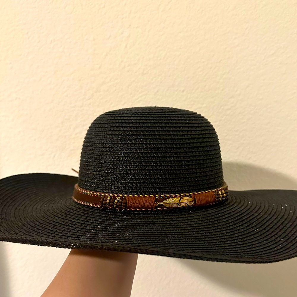 Cute beach hat!